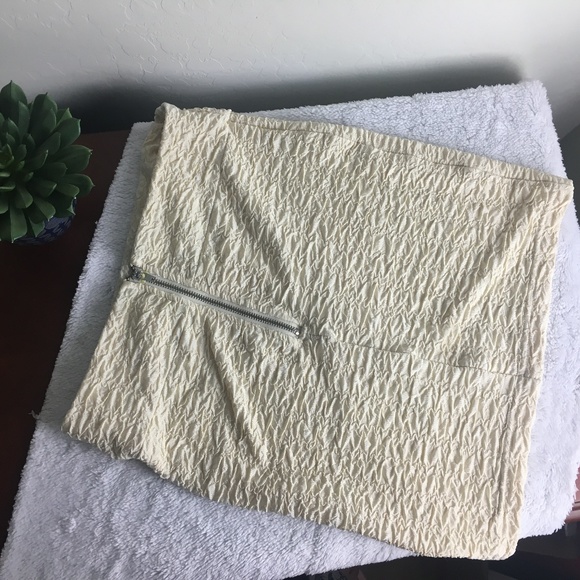 Betty B Cream Mini Skirt - Picture 3 of 3